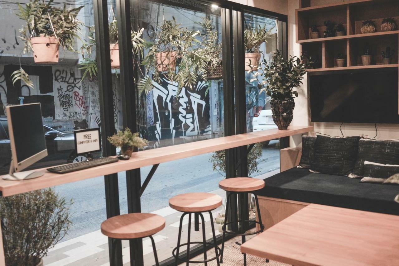 Stay Thapae Hostel Chiang Mai Exterior photo