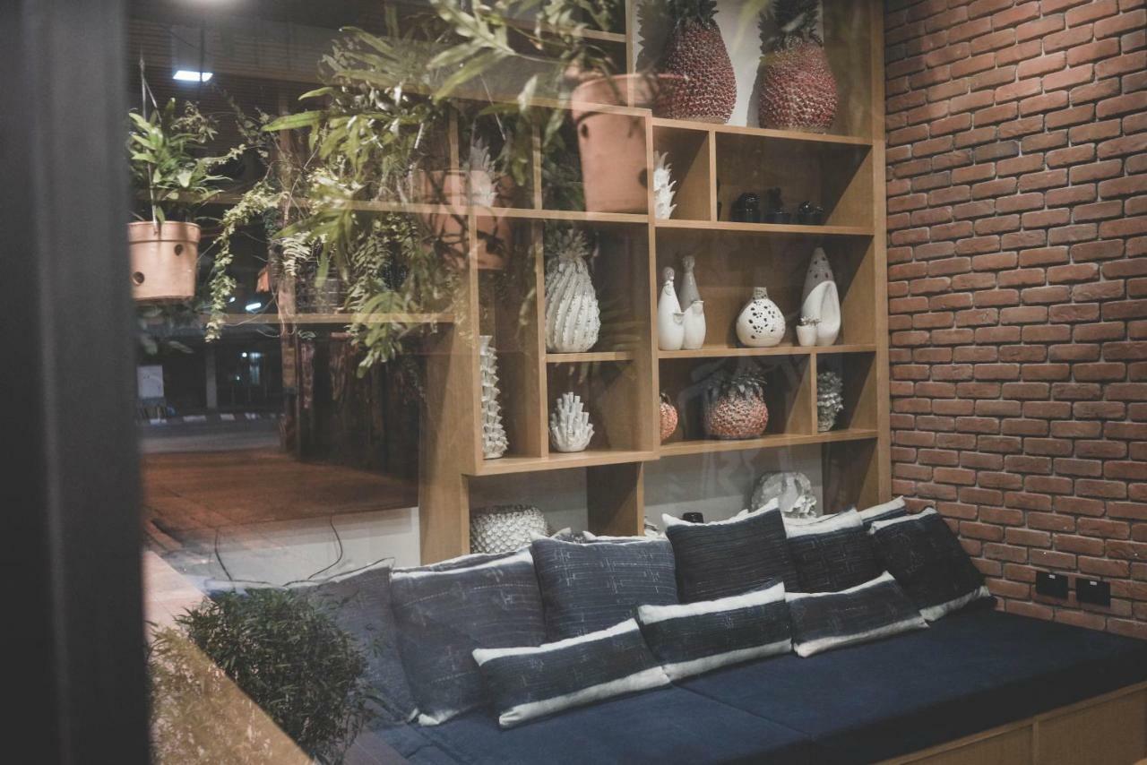 Stay Thapae Hostel Chiang Mai Exterior photo